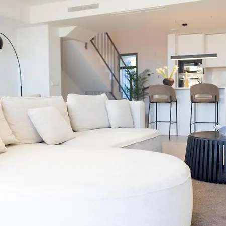 Beautiful Modern Town House - Eden Holiday home
